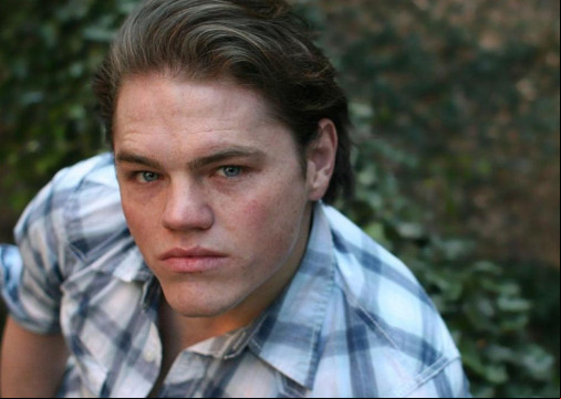 Devin Harjes deu vida ao personagem Jack Dempsey, um boxeador na série da HBO 