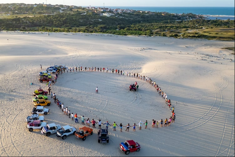 Aquiraz, CE, BR 02.06.25 Moradores fazem protesto contra a implantação da rodovia CE-025 no trecho entre a CE 452 (B) da Prainha para Praias Belas no Município de Aquiraz (Fco Fontenele/O POVO)