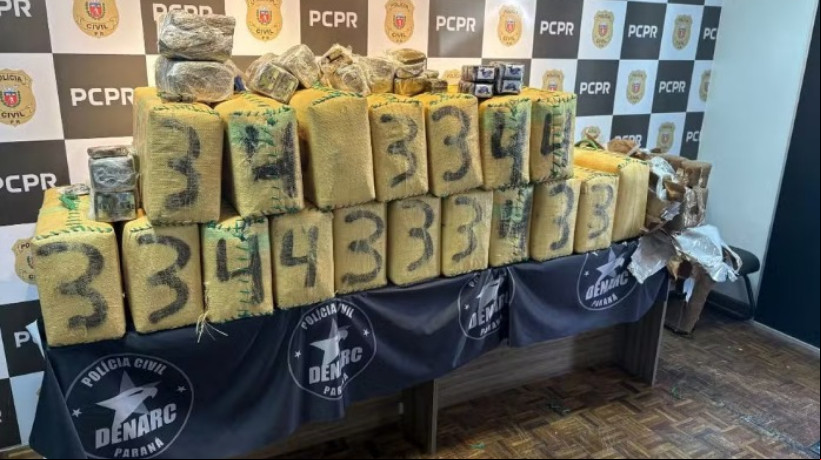 Os mais de 700 kg de haxixe, acondicionados em embalagens costuradas a mão, foram interceptados no km 55,8 da BR-116, e saíram de Fortaleza com destino a Curitiba, segundo a Polícia Civil do Paraná 