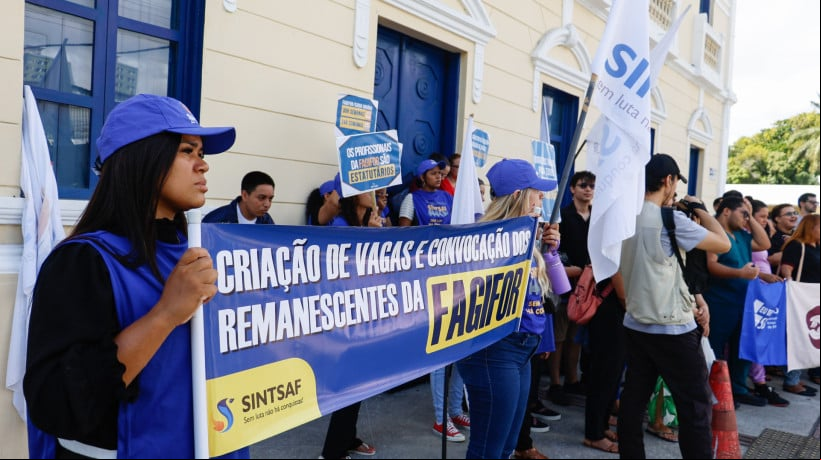 FORTALEZA, CEARÁ, BRASIL- 02.06..2025: Manifestação Fagifor na SMS .. (Daniel Galber/Especial para O POVO)