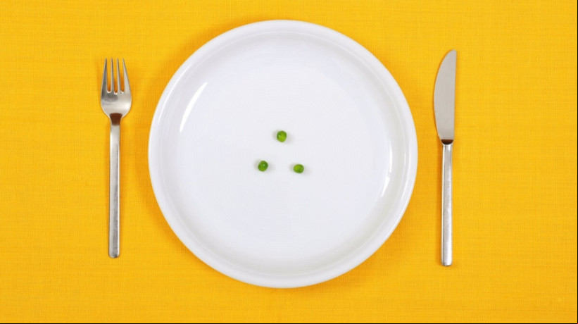 Casos de transtornos alimentares tem crescido entre adolescentes e jovens adultos (Imagem: mekcar | Shutterstock)  