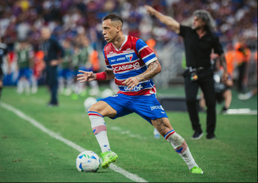 Atacante Breno Lopes no jogo Fortaleza x Bucaramanga, no CastelÃ£o, pela Copa Libertadores 2025
