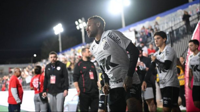Peixe ainda não sabe o futuro do craque e tem pendências para quitar com o próprio jogador. Mundial de Clubes vira 'concorrente' do clube