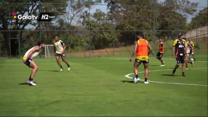 Hulk marca golaço em treino do Galo; veja