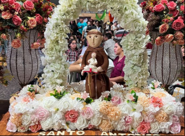 Festa de Santo Antônio de Quixeramobim leiloa bolo por R$ 50 mil entre esse sábado, 7, e este domingo, 8 