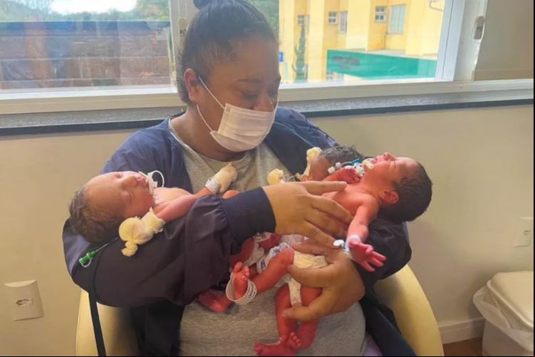 Aline engravidou de trigêmeos apenas 10 meses após dar à luz a gêmeos