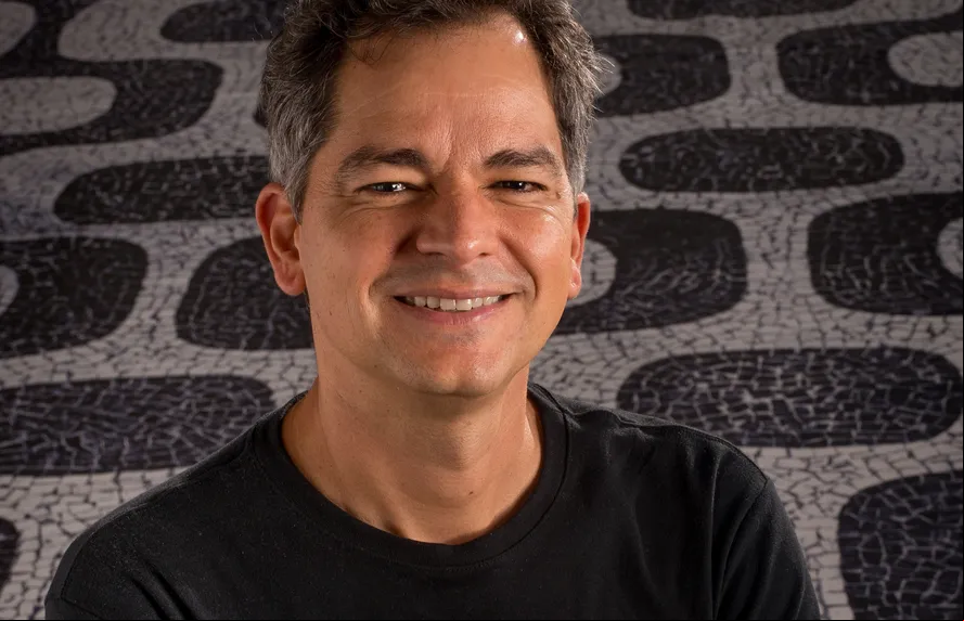 Conheça agora um pouco mais desse diretor, produtor e animador (entre outras coisas), que deixa a marca brasileira por onde a!