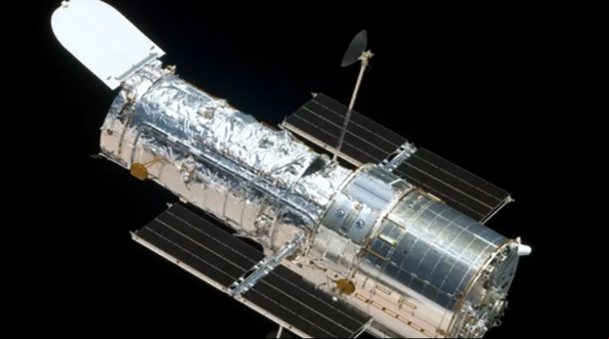 O James Webb é o sucessor do Hubble (foto), lançado em 1990 e que segue em atividade. Muito maior e mais poderoso, o JW tem trabalho diferente do Hubble: sua função é descobrir como o universo foi criado - área em que o Nancy Grace Roman promete avançar ainda mais.