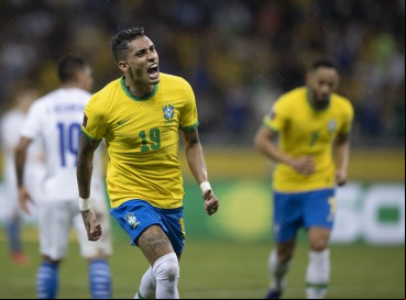 Atacante Raphinha comemora gol no jogo Brasil x Paraguai, no Mineirão, pelas Eliminatórias 
